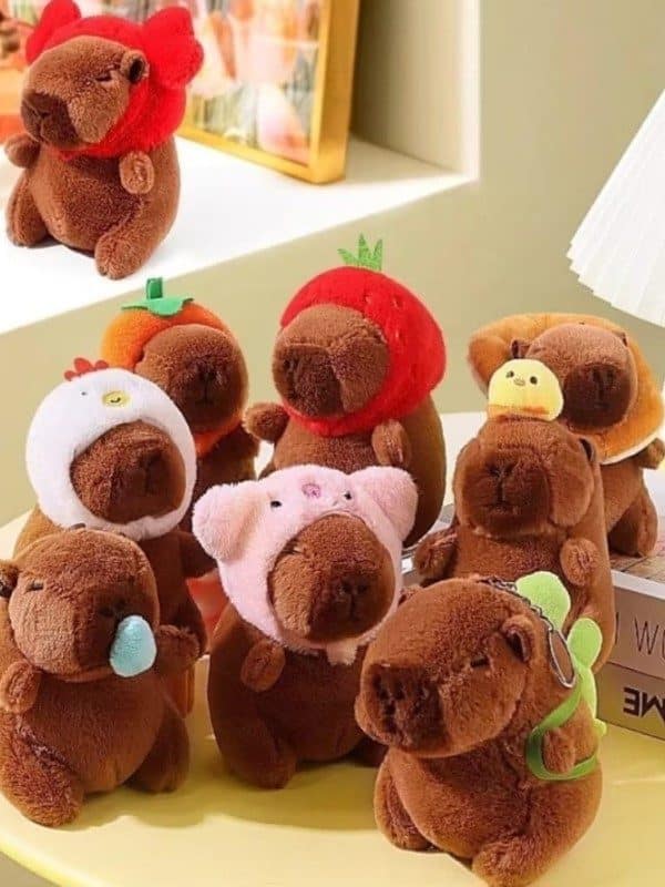Chaveiro Charm de Pelúcia Capivara Republic®- Patinho