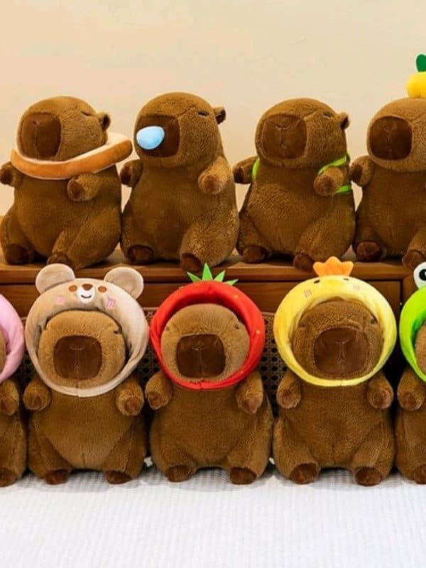 Chaveiro Charm de Pelúcia Capivara Republic®- Moranguinho